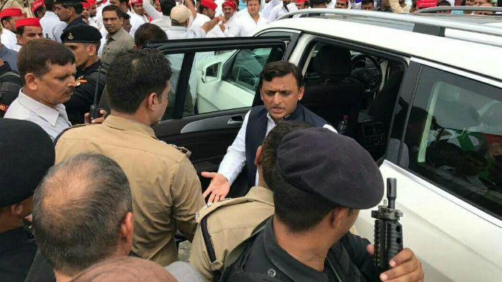 मोदी सरकार का बड़ा एक्शन: चौबीसो घंटे यूपी पुलिस की नजर में रहेंगे अखिलेश यादव