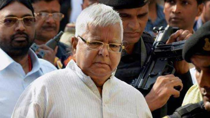 लालू यादव की दो पल की ख़ुशी: चारा घोटाले के एक मामले में मिली जमानत, पर जेल से रिहाई नहीं