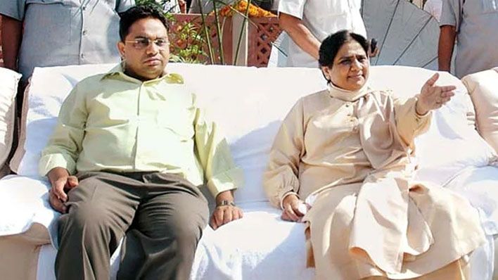 आयकर विभाग ने BSP मुखिया मायावती के भाई पर कसा शिकंजा, 400 करोड़ रुपये का प्लॉट किया जब्त
