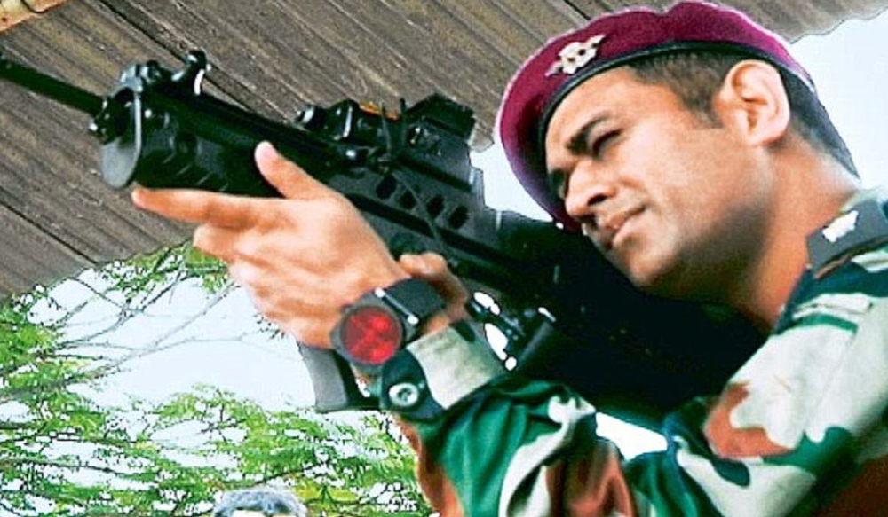 19 किलो वजन के साथ आतंक प्रभावित क्षेत्र में ड्यूटी करते नजर आएंगे धोनी