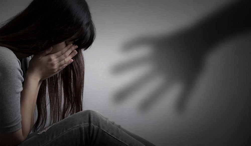 एक साल तक डॉक्टर और कंपाउंडर ने नर्स से किया रेप, अश्लील वीडियो बनाकर किया ब्लैकमेल