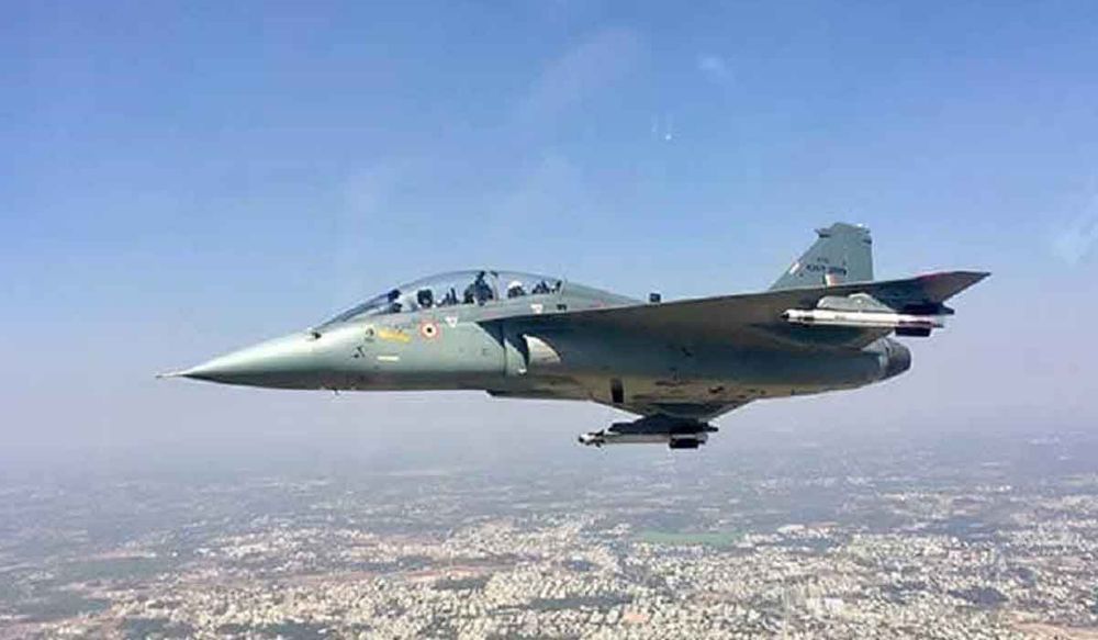 गोवा के समुद्री तट पर पहली बार हुई तेजस की लैंडिंग, नौसेना होगी और ज्यादा सशक्त