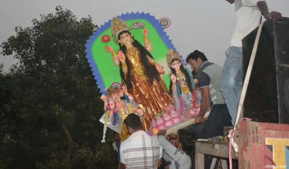 माँ लक्ष्मी की प्रतिमा विसर्जन जुलूस को मुसलमानों ने बीच में रोका, जमकर हुआ विवाद