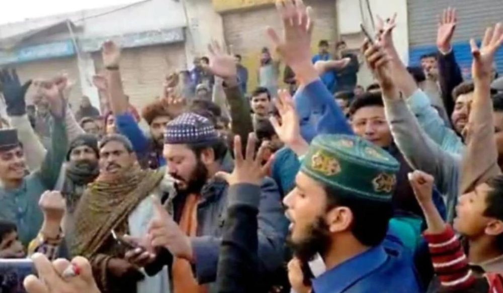 पाकिस्तान: ननकाना साहिब गुरुद्वारे पर मुसलमानों का हमला, कई भारतीय सिख फंसे