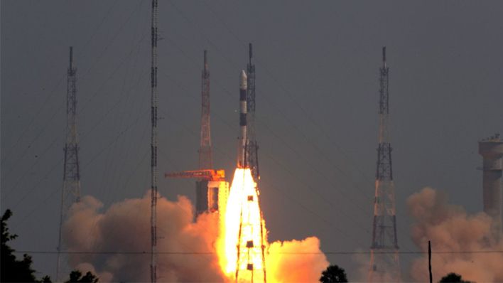 इसरो ने फिर किया कमाल, एक साथ अंतरिक्ष की तीन अलग अलग कक्षाओं में लांच किये 29 सैटेलाइट