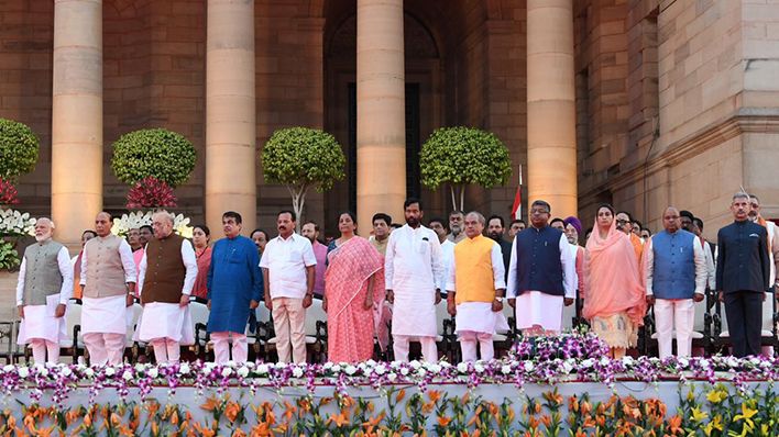 मोदी कैबिनेट की पहली बैठक आज, कल मोदी के अलावा 57 मंत्रियों ने भी ली शपथ
