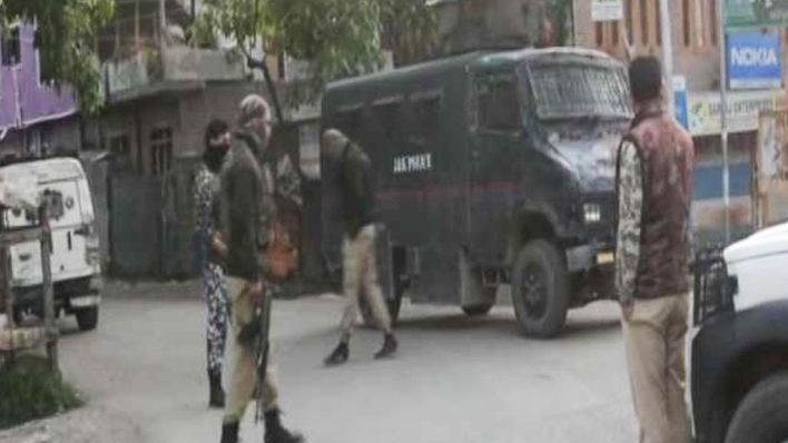 जम्मू कश्मीर के कुलगाम में आतंकियों और सुरक्षाबलों के बीच मुठभेड़, 2 आतंकी ढेर
