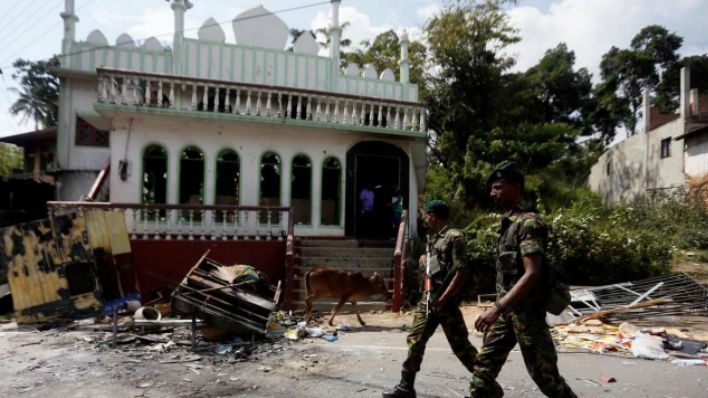 श्रीलंका: मुस्लिम युवक ने FB पर "ज्यादा हंसो मत, एक दिन तुम रोओगे" लिखा, हुआ दंगा