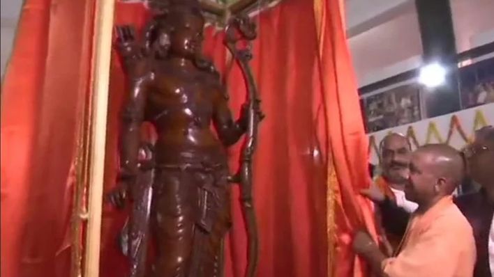अयोध्या में मुख्यमंत्री योगी आदित्यनाथ ने किया भगवान श्री राम की प्रतिमा का अनावरण