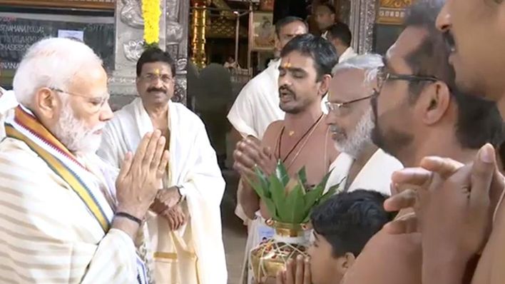 प्रधानमंत्री मोदी केरल के त्रिसूर पहुंचकर गुरुवायुर मंदिर में किये दर्शन