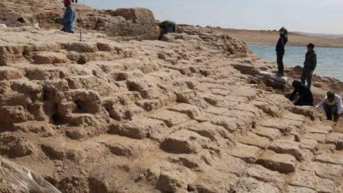 इराक में सूखे के कारण रिजर्वायर में पानी घटा, सामने आये 3400 साल पुराने महल के अवशेष