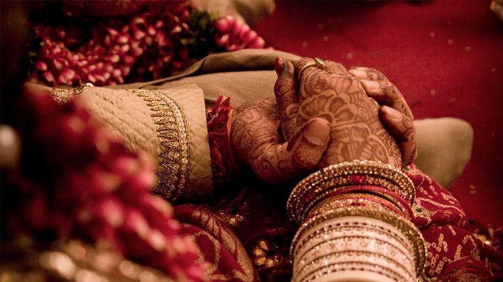 पैसों के लिए पत्नी ने करवाई अपने ही पति की दूसरी शादी