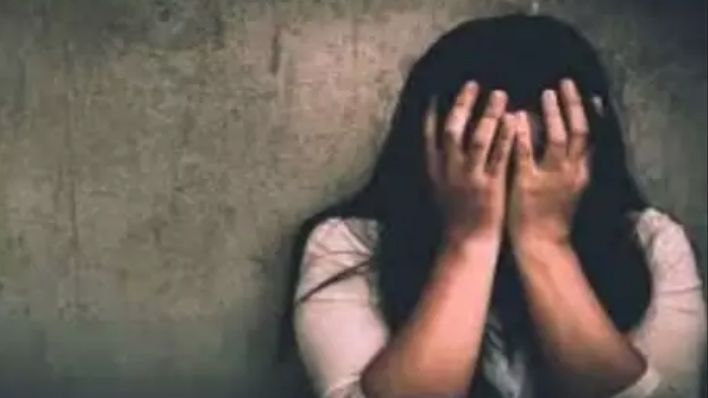 खाद्य सुरक्षा योजना के तहत चावल लेने गई आदिवासी महिला के साथ सरपंच के पति ने किया बलात्कार