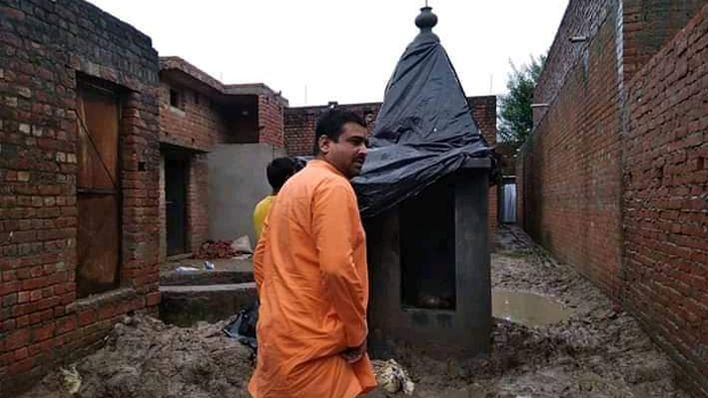 अब लखीमपुर में भी मुस्लिमों ने तोड़ा मंदिर, शिवलिंग को उठाकर बाहर फेंका