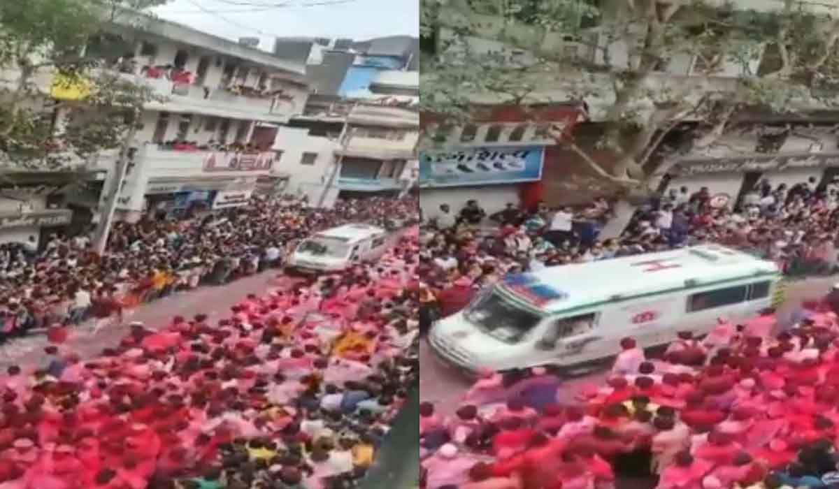 Viral Video: गणपति बप्पा के भक्तों ने विसर्जन जुलूस के दौरान एम्बुलेंस के लिए बनाया रास्ता