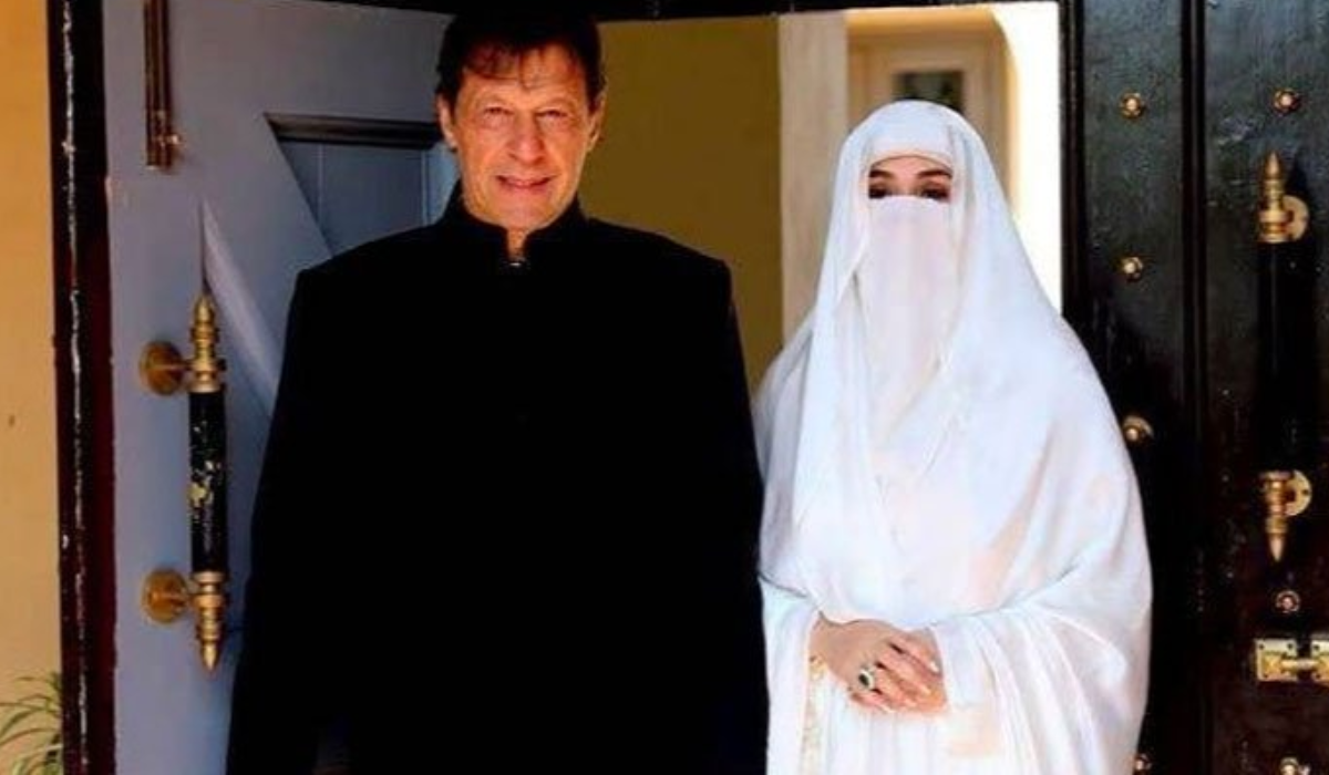 क्या भूत हैं इमरान खान की बेग़म बुशरा बीबी? पाक मीडिया में क्यों हो रही है इस बात की चर्चा?