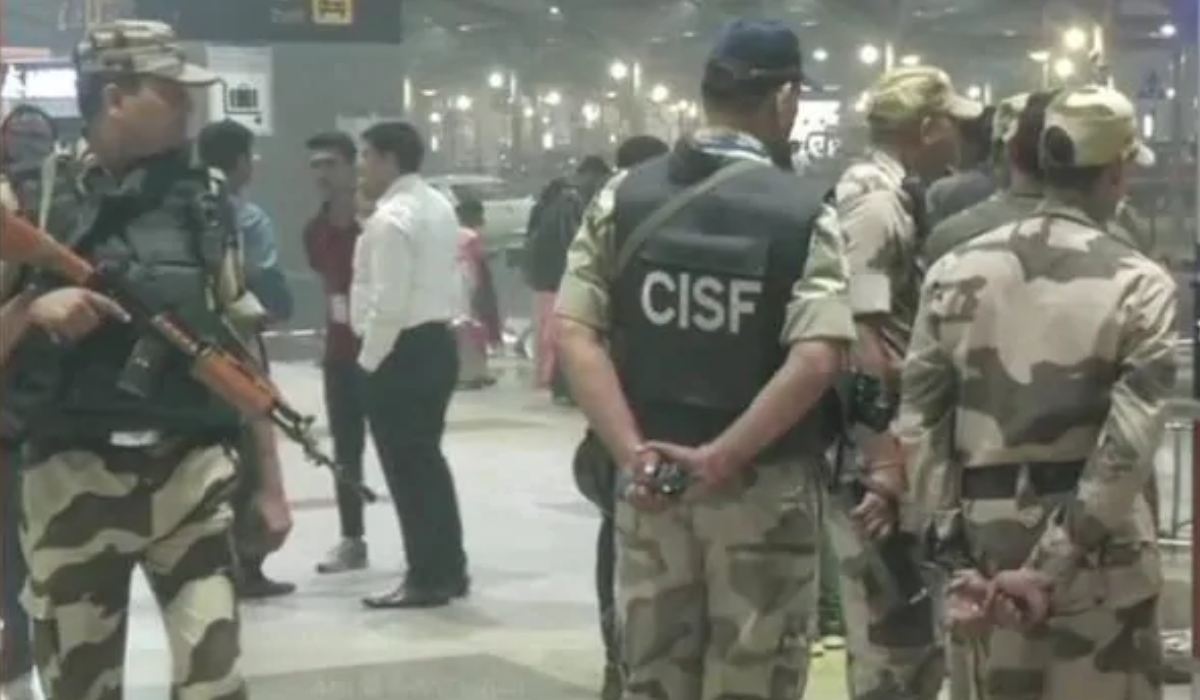 दिल्ली एयरपोर्ट पर लावारिस बैग मिलने से ख़ुफ़िया एजेंसियाँ हुई चौकन्नी, RDX होने की आशंका