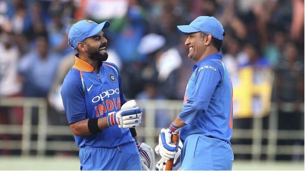 विराट कोहली पर किया था धोनी का बड़ा एहसान जिसे कोहली कभी नहीं भूल सकते है!