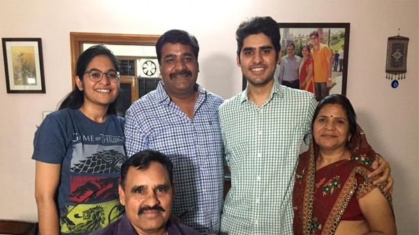 UPSC टॉपर कनिष्क कटारिया ने अपनी सफलता का श्रेय अपनी गर्लफ्रेंड तथा माता पिता को दिया
