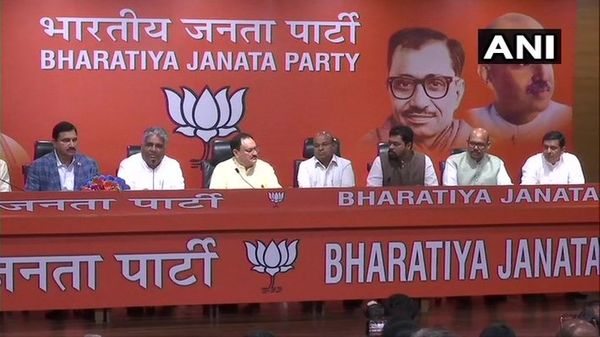 चंद्रबाबू नायडू को झटका, टीडीपी के 4 राज्यसभा सांसदों ने दिया इस्तीफ़ा, किया भाजपा ज्वाइन
