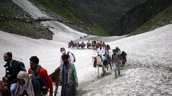 कश्मीर के अलगाववादी नेताओं की वजह से रोकी गई अमरनाथ की पवित्र यात्रा!