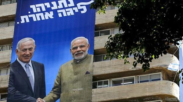 इजरायल में मोदी का जलवा: इजरायली पीएम बेंजामिन नेतन्याहू मोदी संग अपनी तस्वीर से कर रहे हैं प्रचार