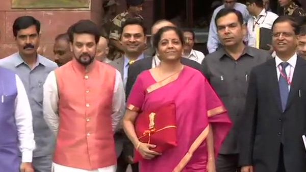 मोदी 2.0 का पहला बजट, निर्मला सीतारमण ने संसद के पटल पर खोला बजट का पिटारा, जानें मुख्य बातें
