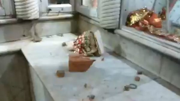 गॉड लीचिंग: मुस्लिम भीड़ ने दिल्ली के दुर्गा मंदिर में तोड़ी मूर्तियां लगाए अल्लाह हु अकबर के नारे