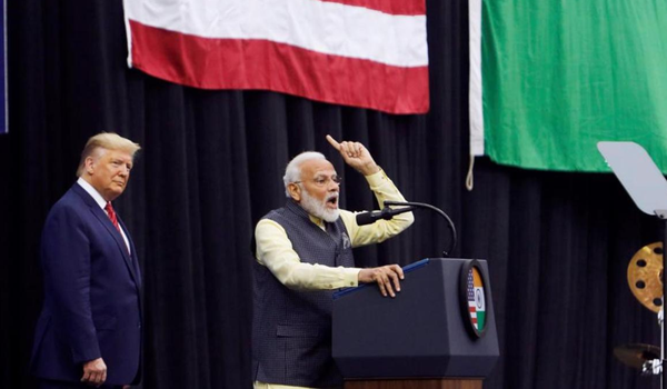 'हाउडी मोदी' समारोह में पीएम मोदी ने पाकिस्तान को लगाई लताड़, ट्रम्प भी रहे मौजूद