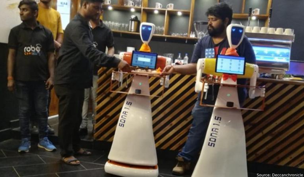 भुवनेश्वर के होटल में रोबोट कर रहे खाना सर्व, सोशल मीडिया पर वीडियो वायरल