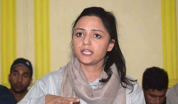 धारा 370 हटने से राजनीति करना हुआ मुश्किल शेहला रशीद ने लिया राजनीति से सन्यास