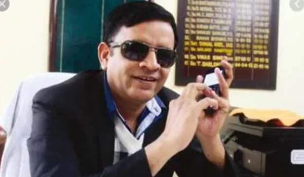 प्रधानमंत्री से प्रभावित होकर नेत्रहीन शख्स बन गया आईएएस टॉपर