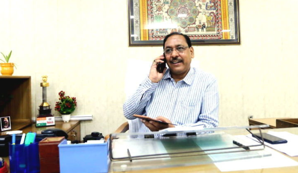 कलेक्टर ने अपने कर्मचारियों सहित स्वयं पर लगाया 10,000 का जुर्माना जाने क्या थी इसकी वजह