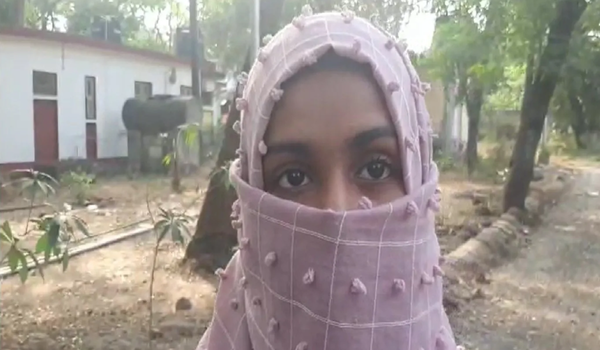 महिला स्कूल प्रिंसिपल ने कॉलेज छात्रा से पुराना बदला लेने के लिए किया एसिड अटैक
