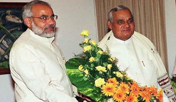 पीएम मोदी का एलान 'रोहतांग सुरंग का नाम 'अटल बिहारी वाजपेयी' के नाम पर होगा'