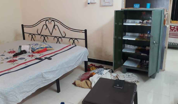 बंगले में नहीं मिला कुछ भी तो चोरों ने मालिक के नाम छोड़ा संदेश “बड़ा कंजूस है रे तू..”