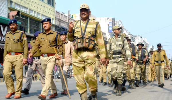 UP में पुलिस सतर्क, जुमे की नमाज़ से पहले 20 जिलों में इंटरनेट बंद, ड्रोन से रखी जा रही है नजर