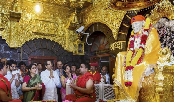 महाराष्ट्र के मुख्यमंत्री ने दिया साईबाबा की जन्मभूमि पर आपत्तिजनक बयान, विरोध में शिर्डी बंद