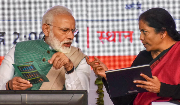 मध्यवर्ग के लिए राहत की खबर, मोदी सरकार इनकम टैक्स स्लैब में कर सकती है बदलाव